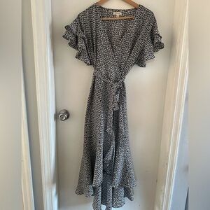 🌻 Max Studio Black and White Floral Ruffle Sleeve Dress 🌻